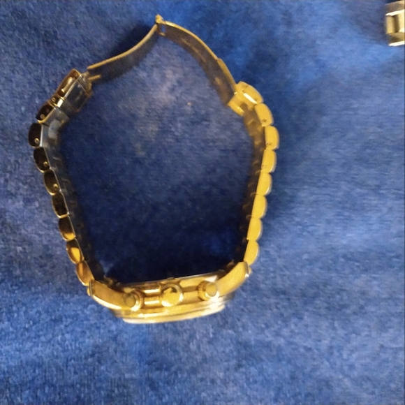 MK Oversized Gold Tone Runway Men's Watch - Picture 4 of 4